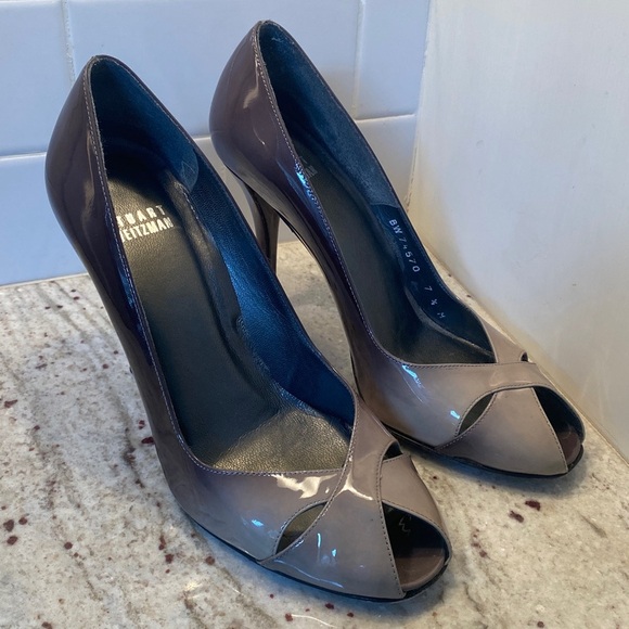 Stuart Weitzman stunning and elegant open toe  patent leather pumps. Size 7 1/2 - Picture 6 of 7